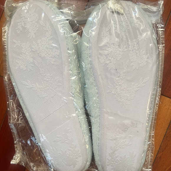 New never used Private Quarters Baby Blue Thong Slippers One Size in packaging - Picture 4 of 4